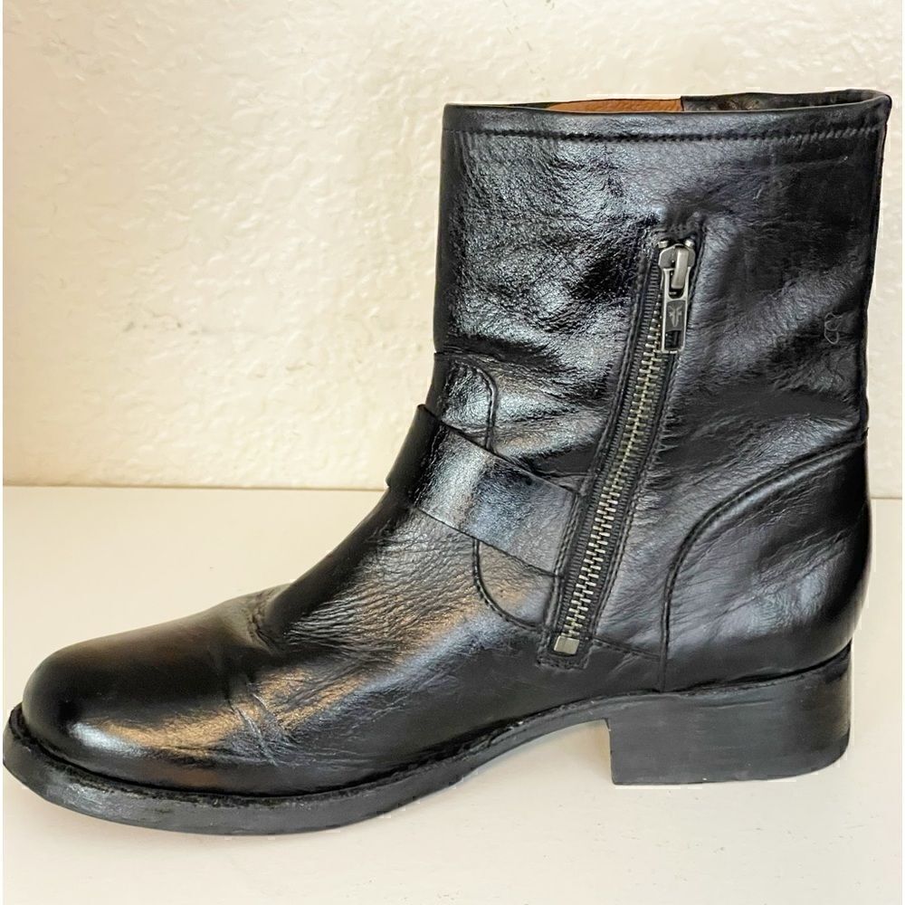 Frye Vicky Engineer Ankle Bootie. 7.5 - Picture 5 of 13